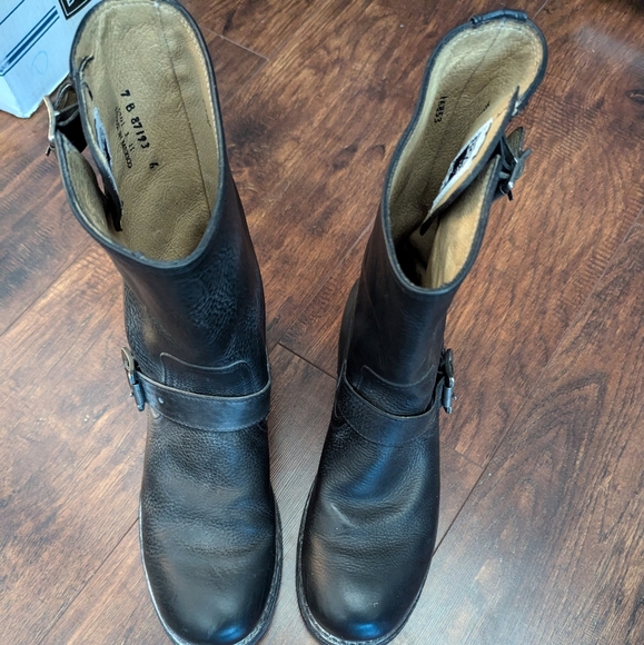 Frye distressed engineer boots - Picture 2 of 4